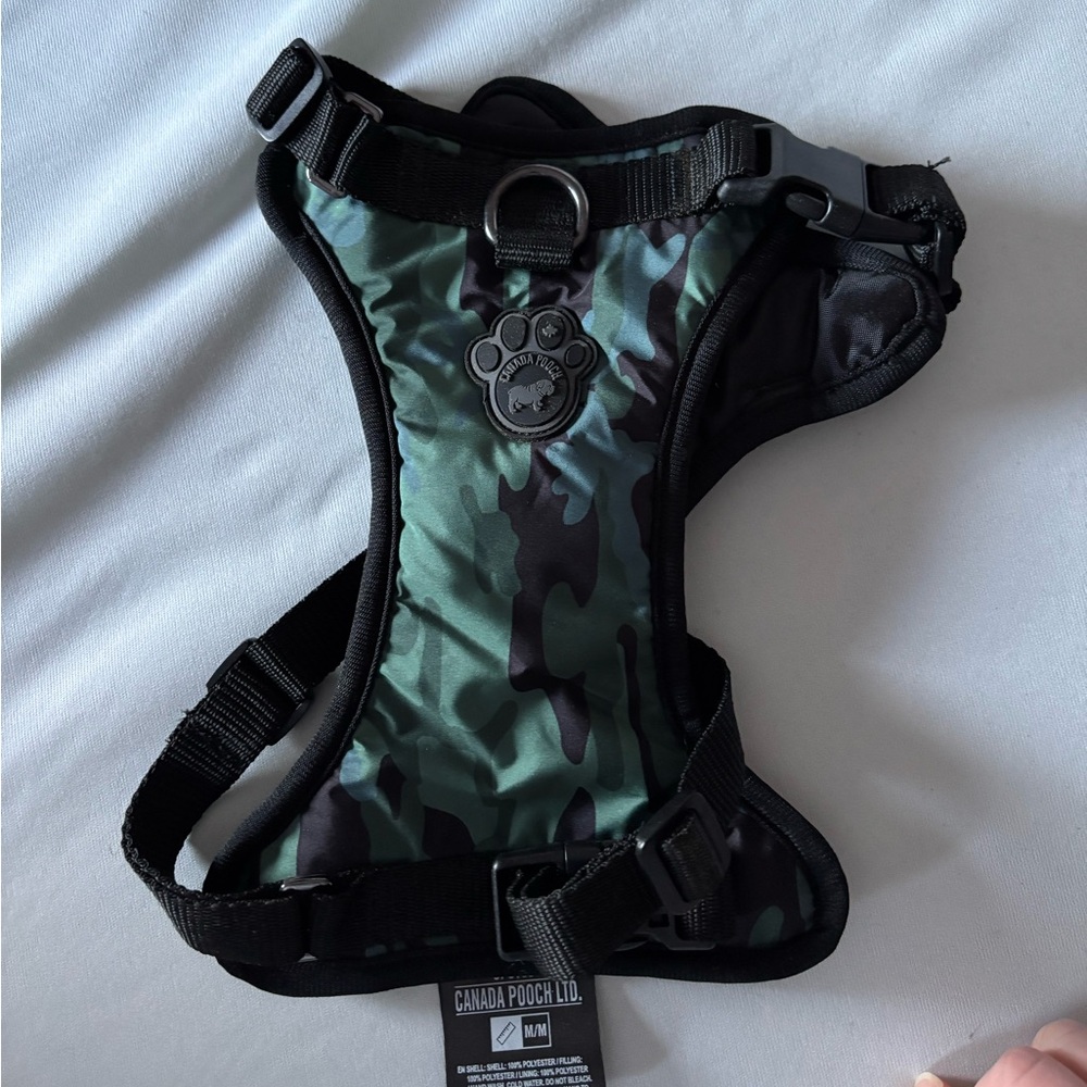 Canada Pooch Dog Harness (M) NWOT